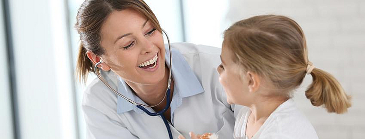 Untersuchung beim Kinderarzt Untersuchung beim Kinderarzt